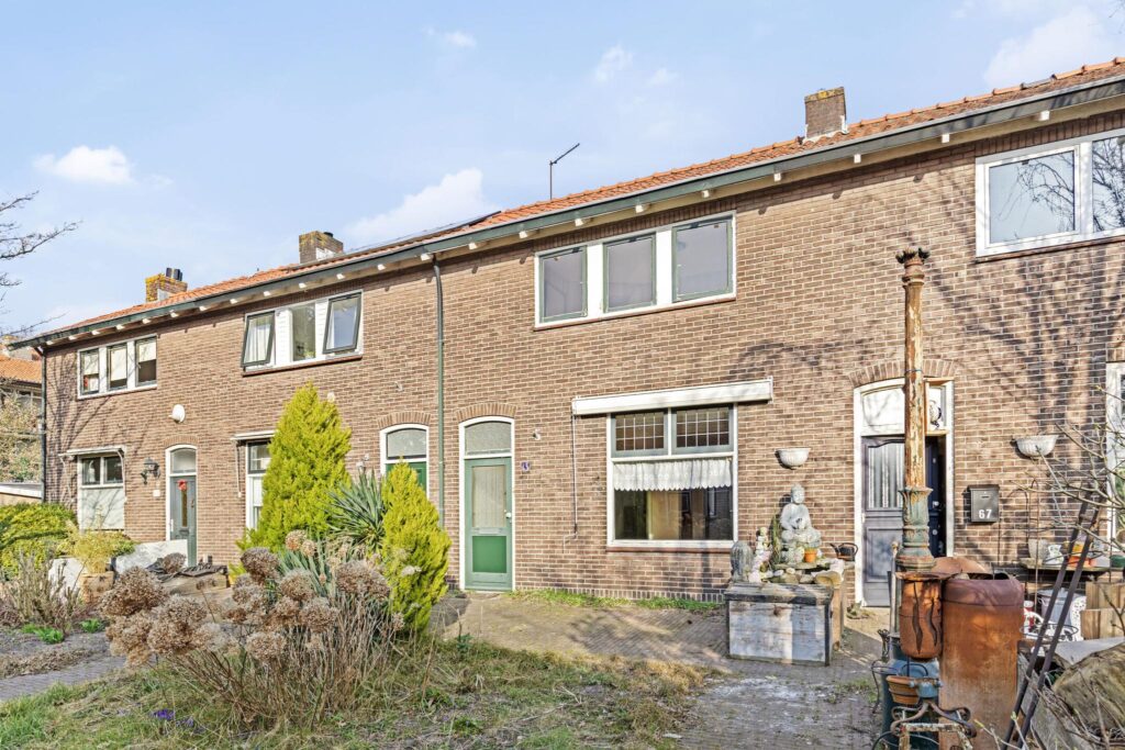 P.M.R. Versteeghstraat 65
